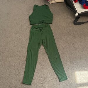 High-Waist Olive Green V-Front Leggings with Twist Crop Tank